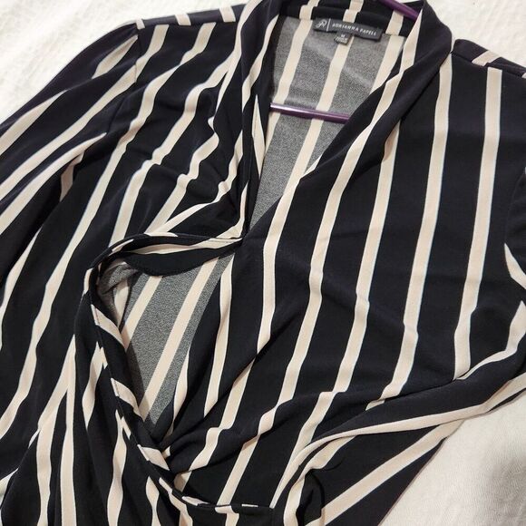 Adrianna Papell Blouse Size Medium Black Striped Vneck - Picture 9 of 12